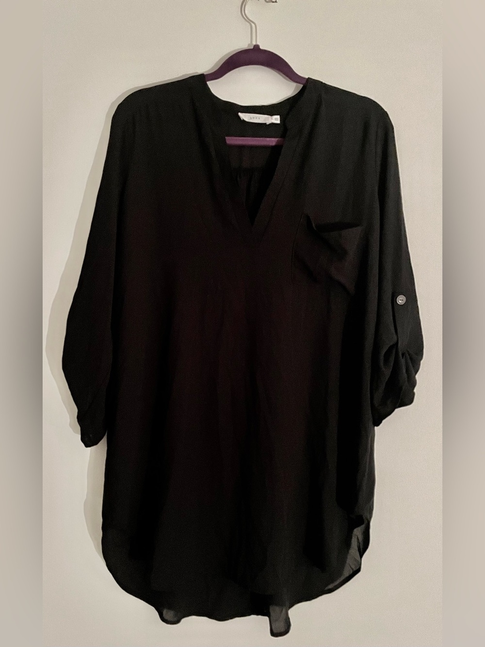 💣 Lush Black V-Neck Roll-Tab Tunic 💣